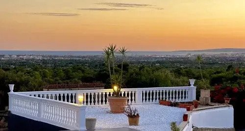 Mallorca - Modernisierte Villa mit Pool, Tennisplatz, Gästehaus und Panoramablick