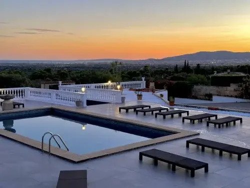 Mallorca - Modernisierte Villa mit Pool, Tennisplatz, Gästehaus und Panoramablick