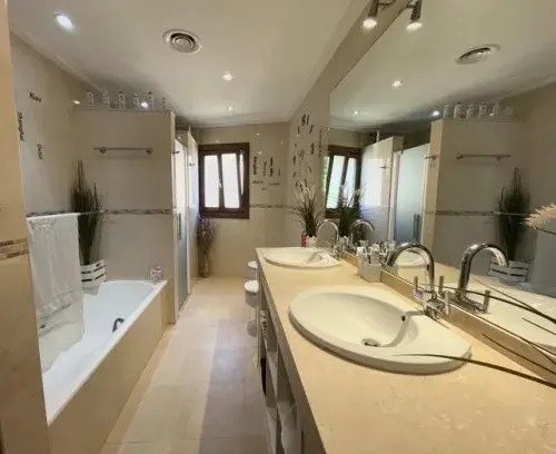 Mallorca - Exklusives Einfamilienhaus mit Meerblick vom Balkon und Pool!