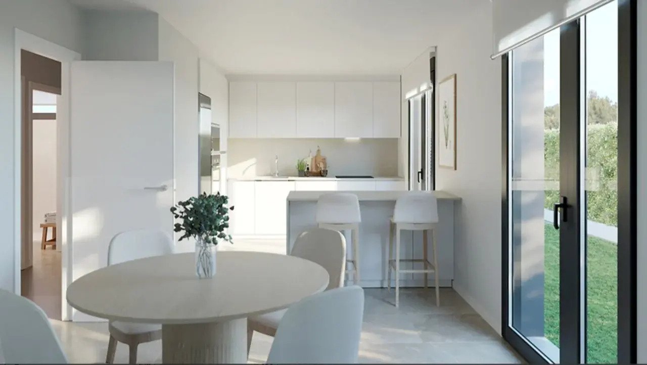 Zeitlose Eleganz: Moderne Neubau-Villa mit Garten, Pool und Meerblick