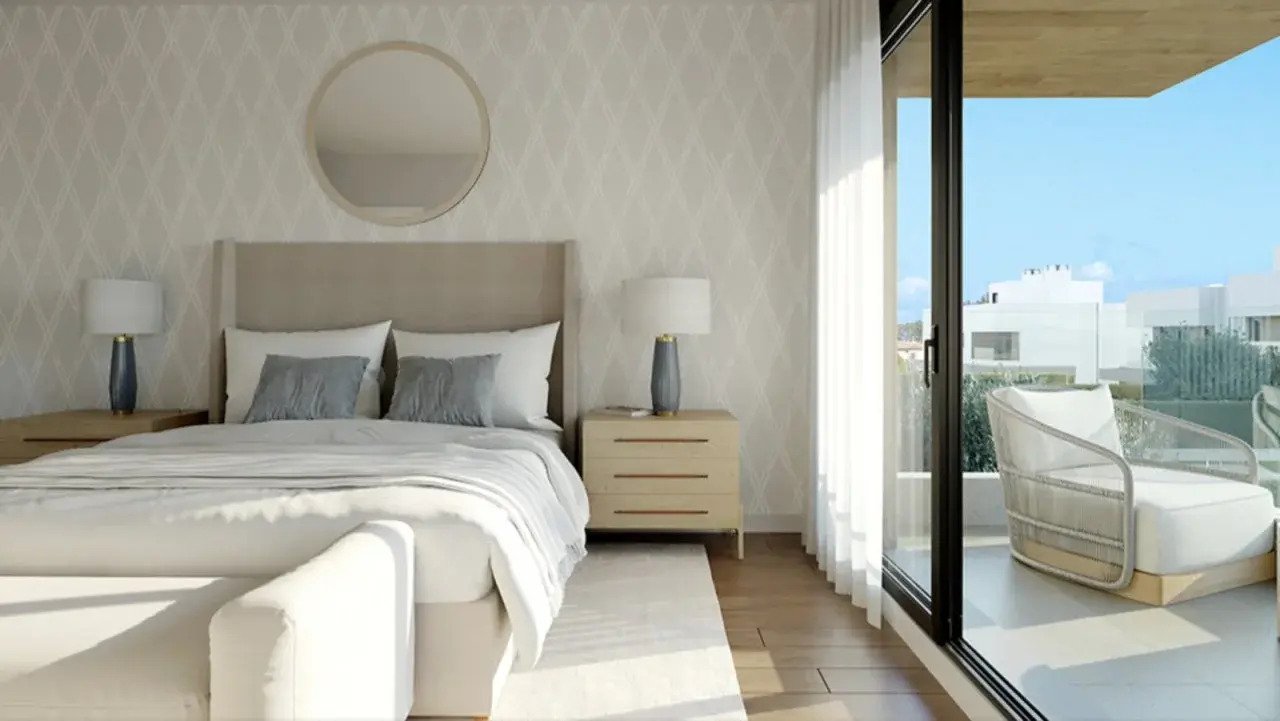 Zeitlose Eleganz: Moderne Neubau-Villa mit Garten, Pool und Meerblick