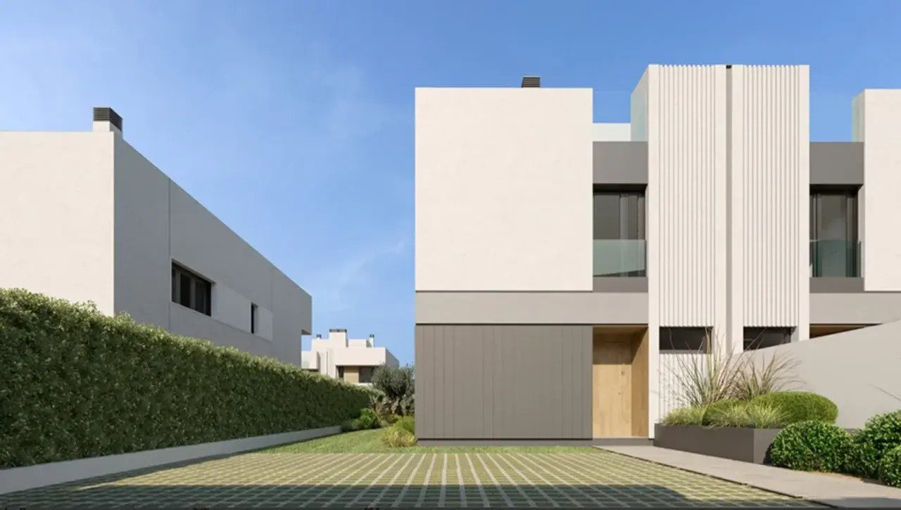 Zeitlose Eleganz: Moderne Neubau-Villa mit Garten, Pool und Meerblick