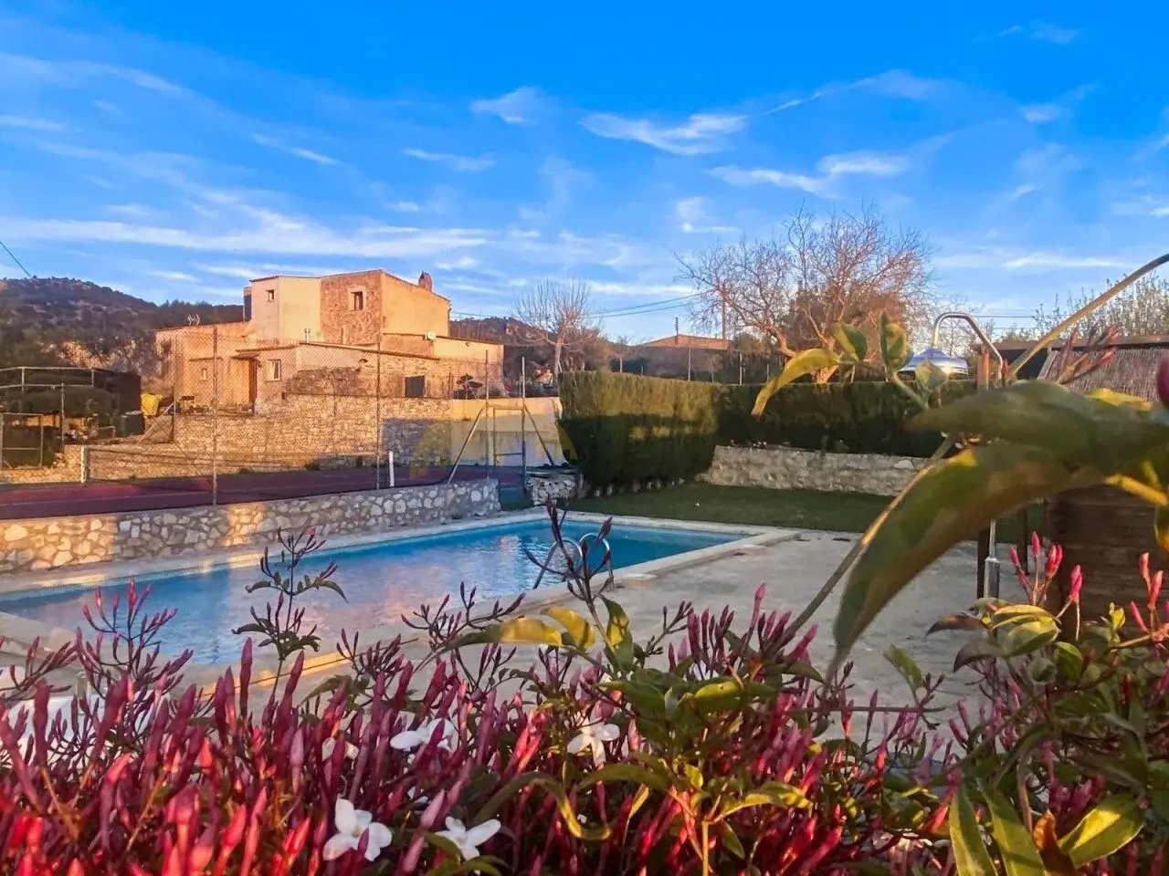 Mallorca - Exklusive Finca mit Tennisplatz, Pool und Ferienvermietungslizenz – Eine Oase der Ruhe und Eleganz