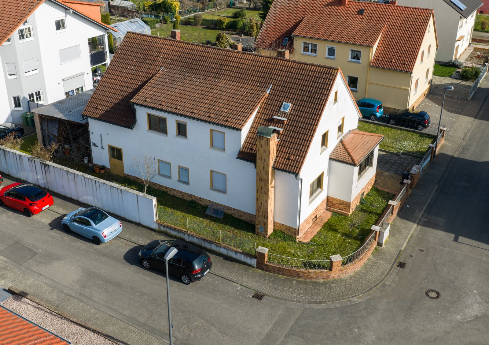 freistehendes Einfamilienhaus - renovierungsbedürftig