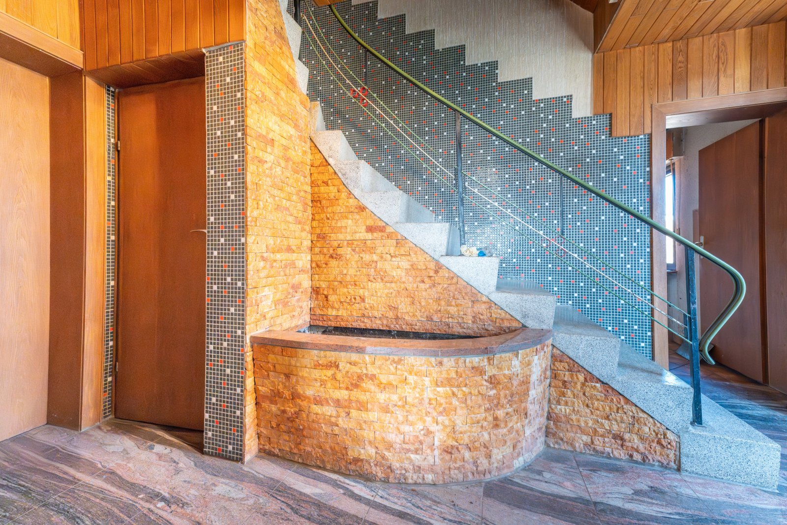 freistehendes Einfamilienhaus - renovierungsbedürftig