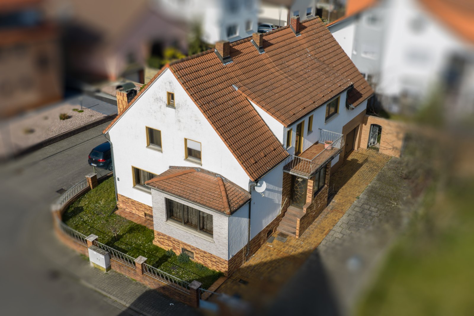 freistehendes Einfamilienhaus - renovierungsbedürftig