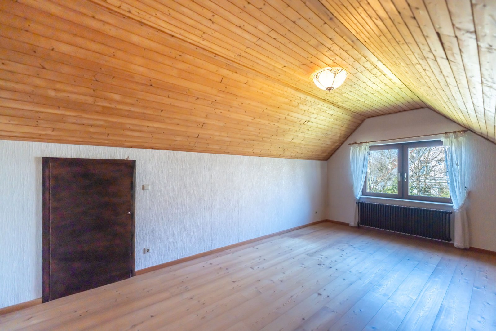 Einfamilienhaus in Biblis – Großzügiges Wohnen auf 203 m² mit viel Platz für die ganze Familie